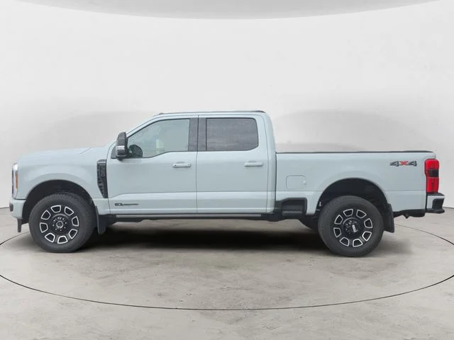 Certified Used 2025  Ford Platinum image 2