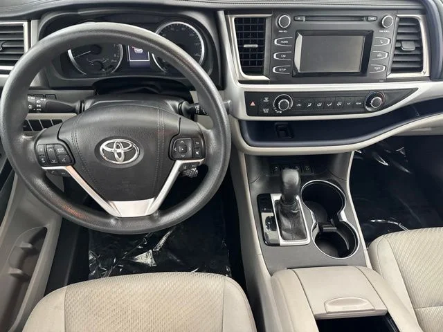 Used 2018 Silver Toyota LE image 27