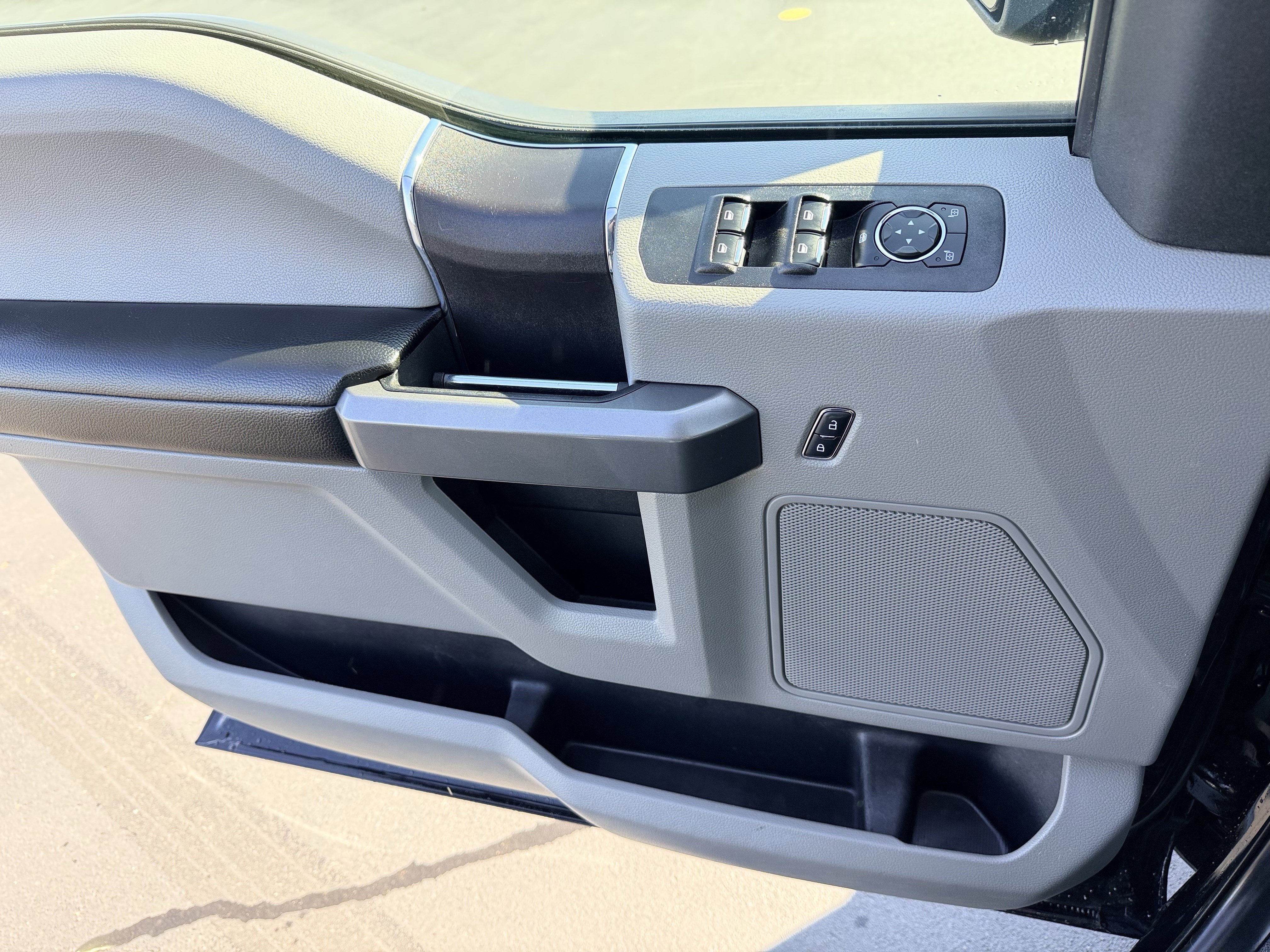 Used 2019 Black Ford XLT image 17