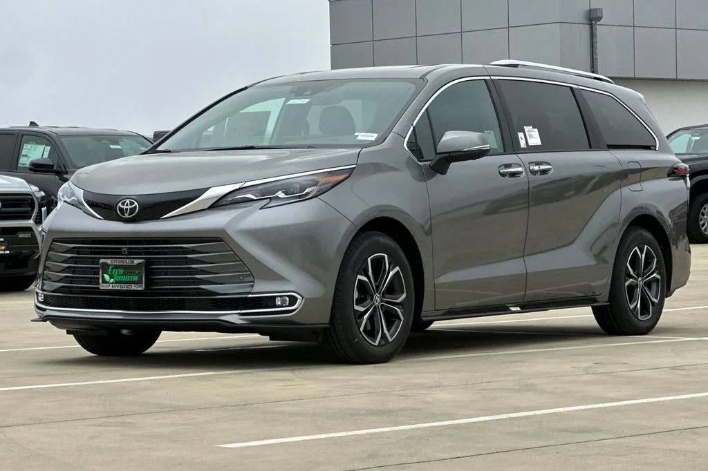 New 2026 Heavy Metal <sup>1</sup> Toyota  Platinum image 8