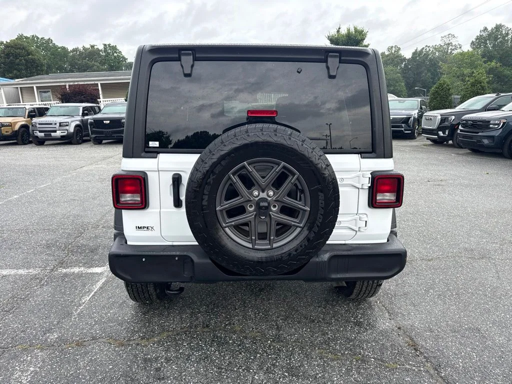 Used 2025 White Jeep Sport S image 4