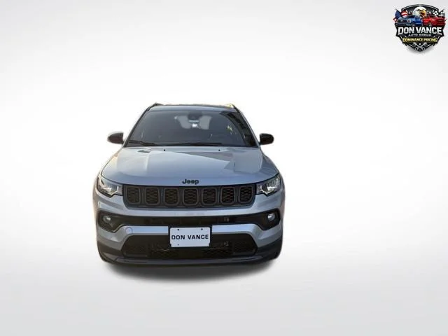New 2026 Silver Zynith Metallic Clearcoat Jeep Latitude image 7