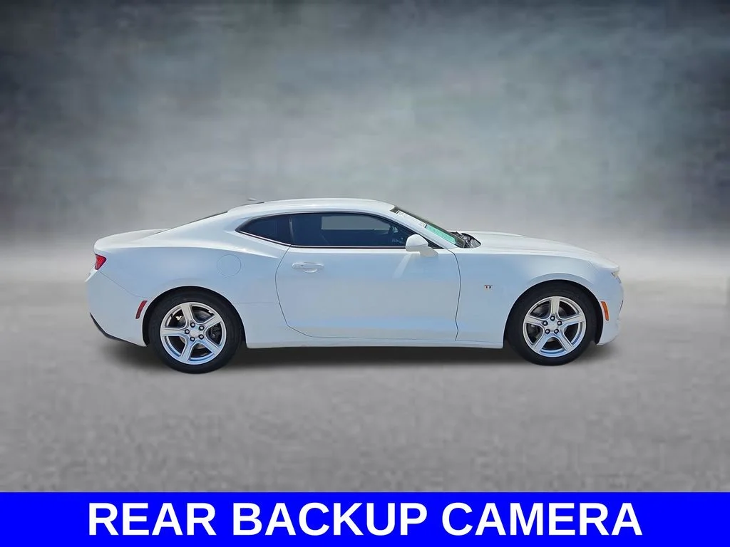Used 2018 White Chevrolet 1LT image 4