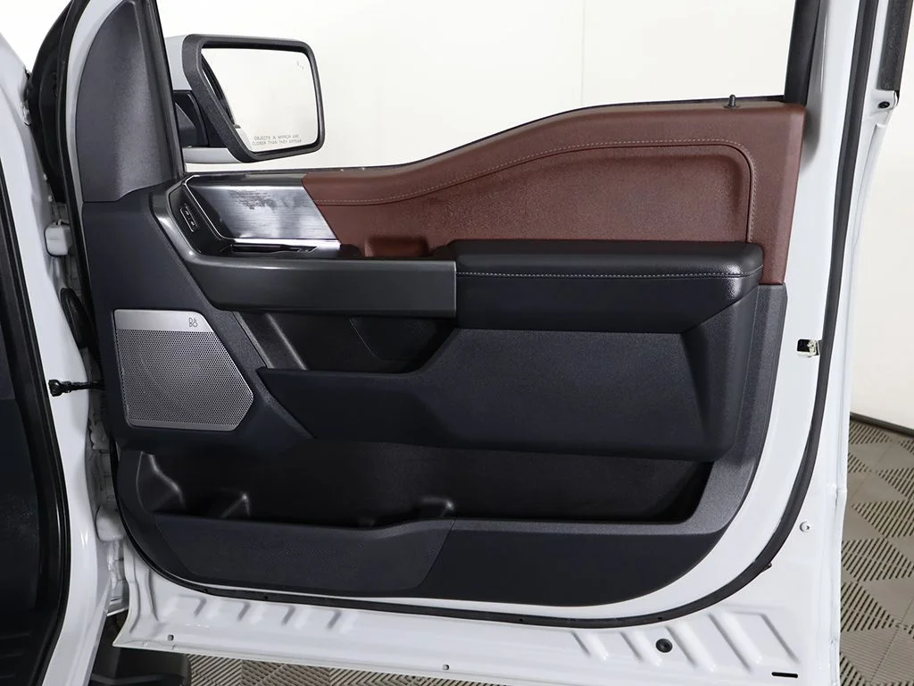 Used 2023 Avalanche Gray Ford Lariat image 30