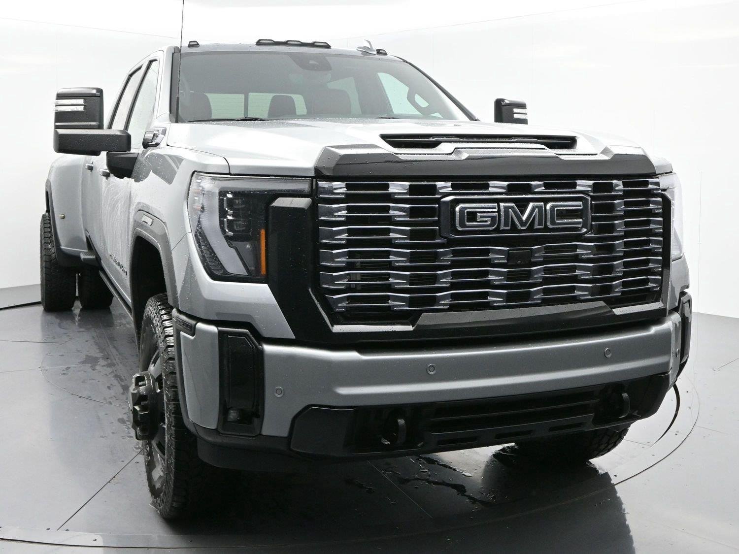Used 2025 Sterling Metallic GMC Denali Ultimate DRW image 2