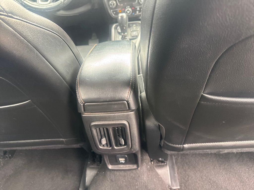 Used 2020 White Jeep Latitude image 19