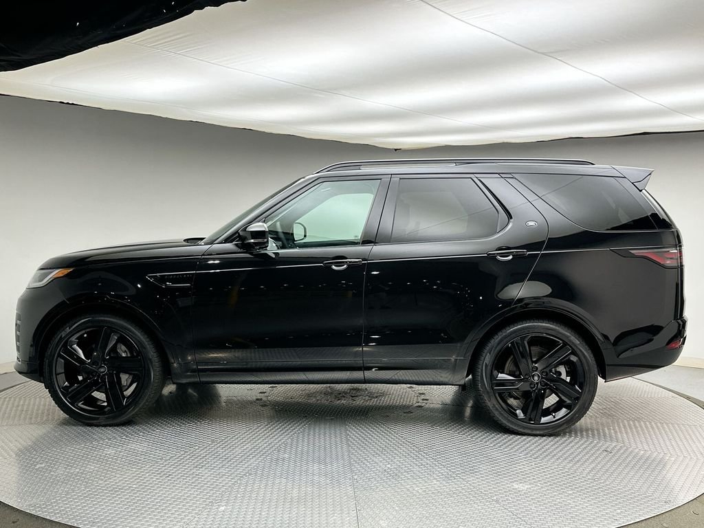 New 2026 Santorini Black Land Rover Dynamic SE image 2