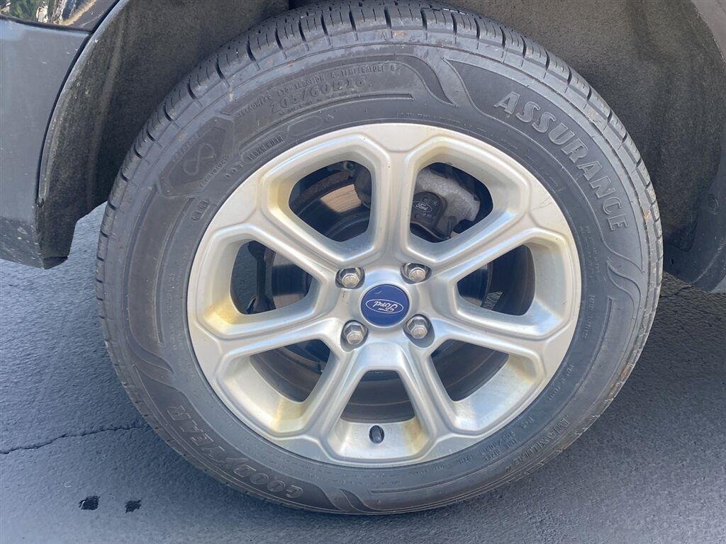 Used 2019 Shadow Black Ford SE image 13