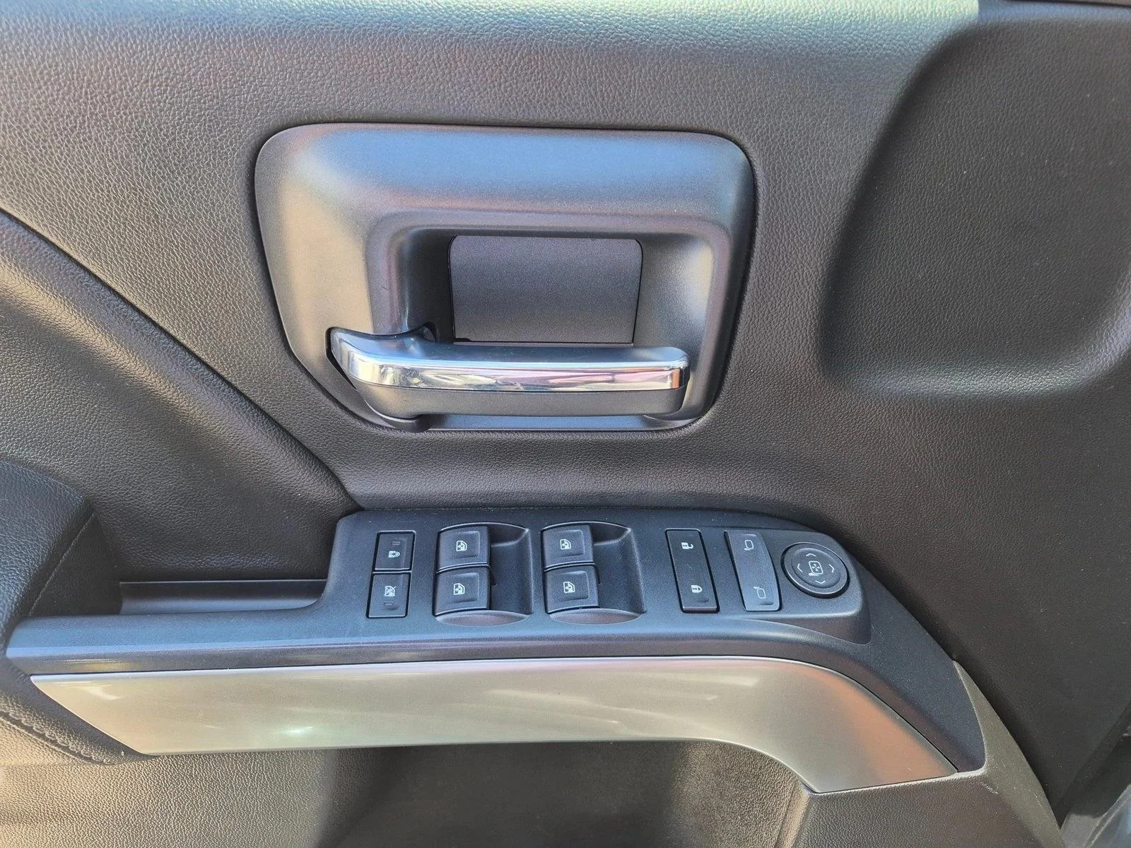 Used 2018 Graphite Metallic Chevrolet LT image 15