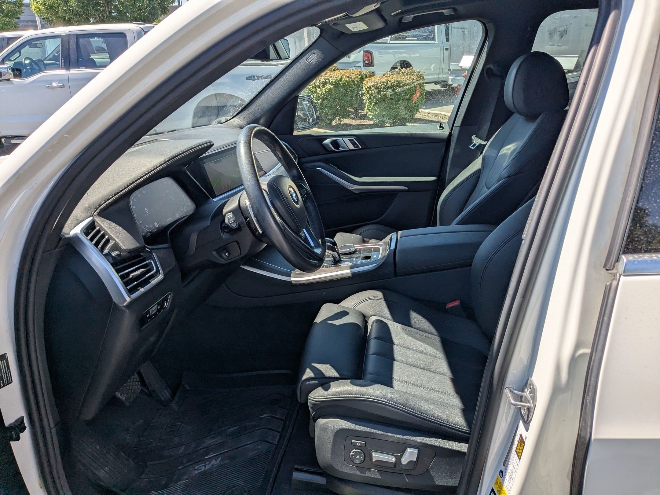 Used 2022 Alpine White BMW xDrive40i image 24