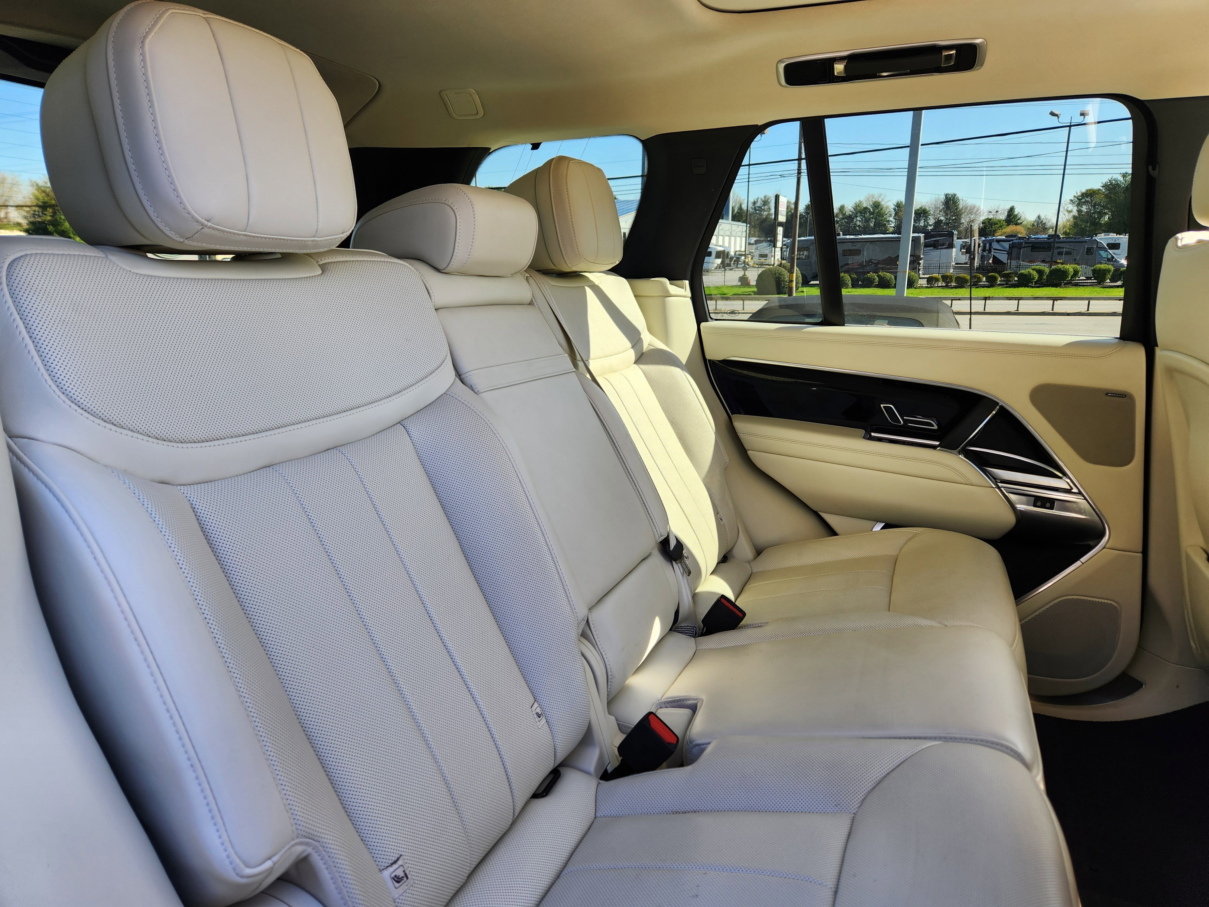 Certified Used 2023 Fuji White Land Rover SE image 15