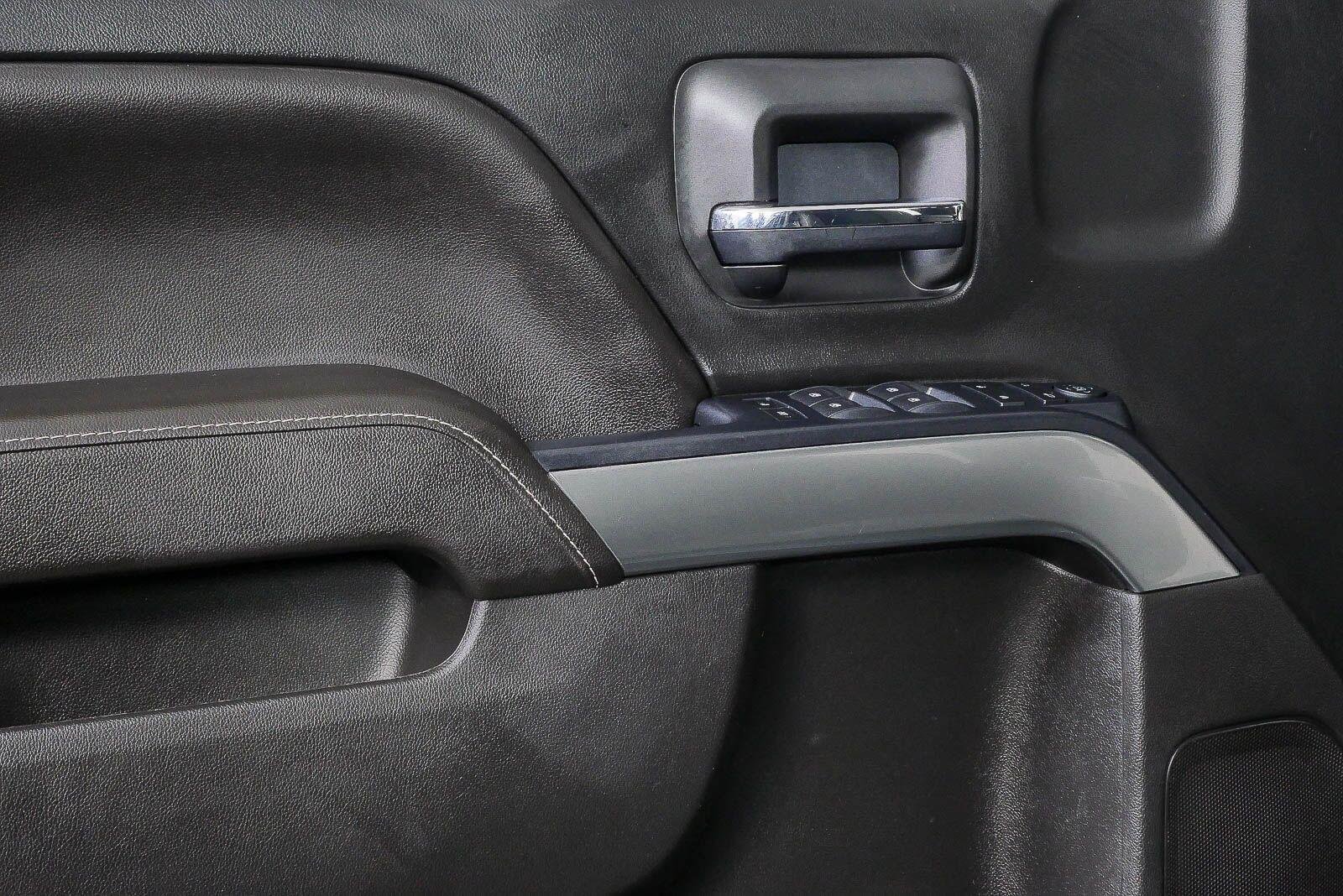 Used 2017 GRAPHITE METALLIC Chevrolet LT image 6