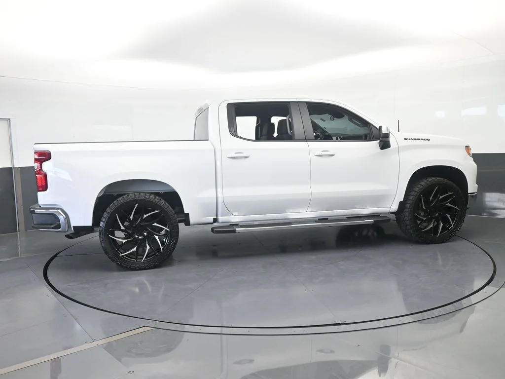 Used 2026 Summit White Chevrolet LT image 7