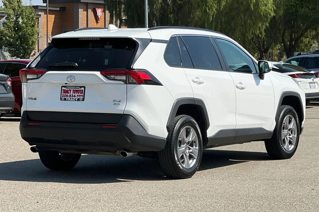 Used 2025 White Toyota XLE image 5