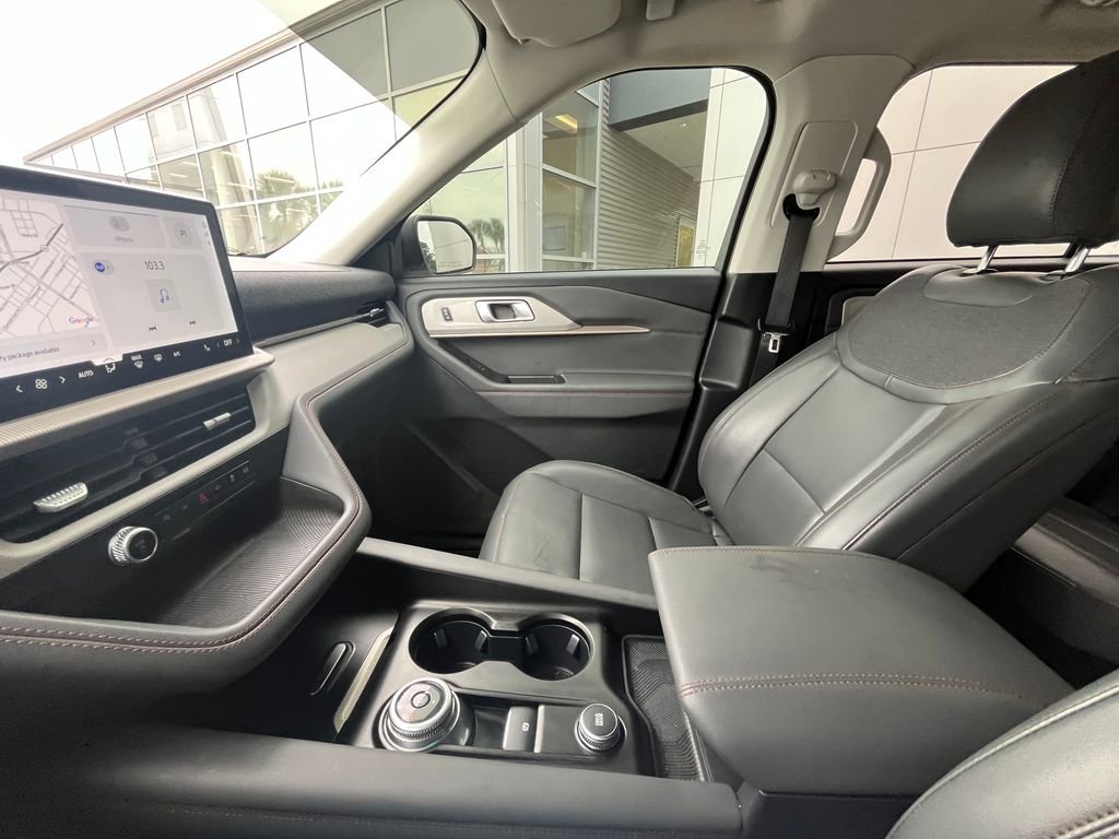Used 2025 White Metallic Ford Active image 16
