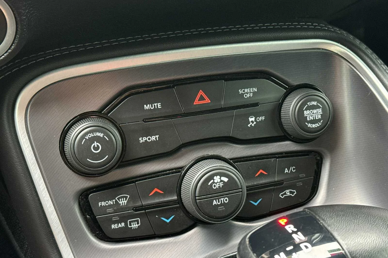 Used 2021 White Dodge SXT image 19