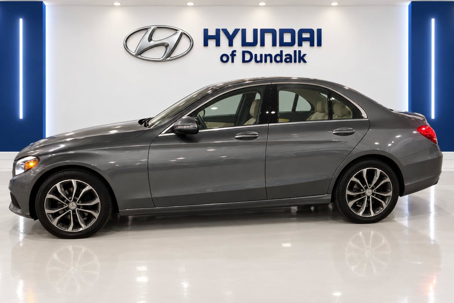 Used 2016  Mercedes-Benz C 300 image 3