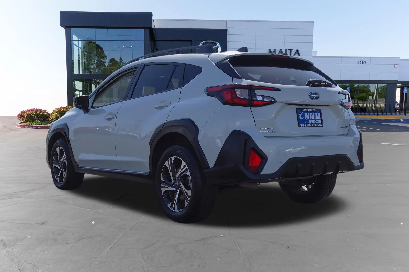 Used 2025 Crystal White Pearl Subaru Premium image 5