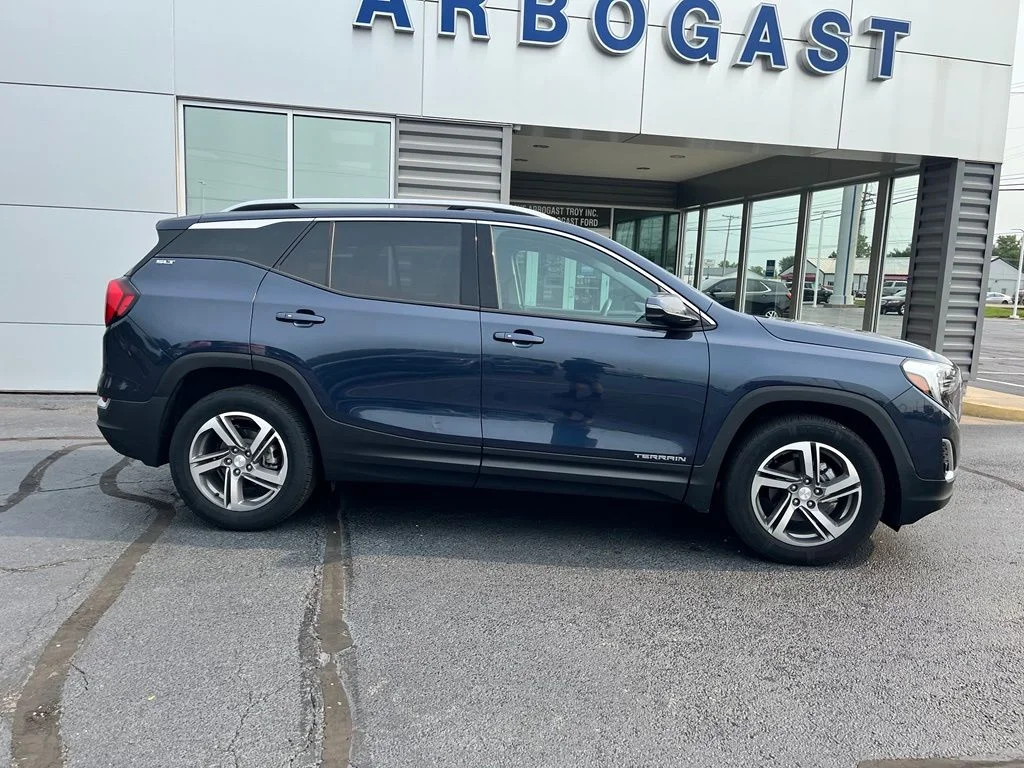 Used 2018 Blue GMC SLT image 2