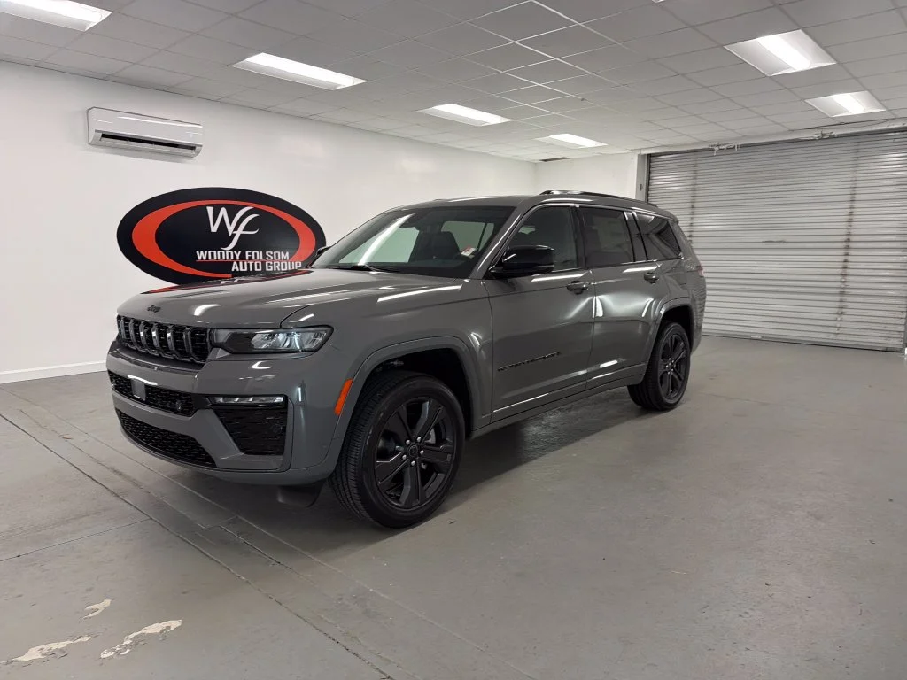 New 2027 Gray Jeep Limited image 3