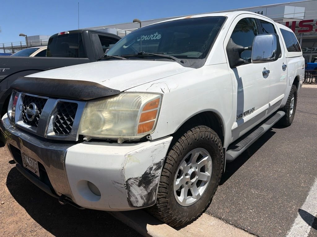 Used 2005 White Nissan LE image 2