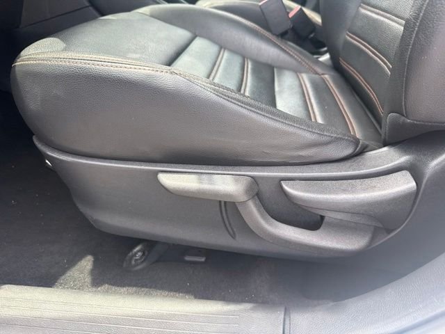 Used 2020 White Nissan SR image 13