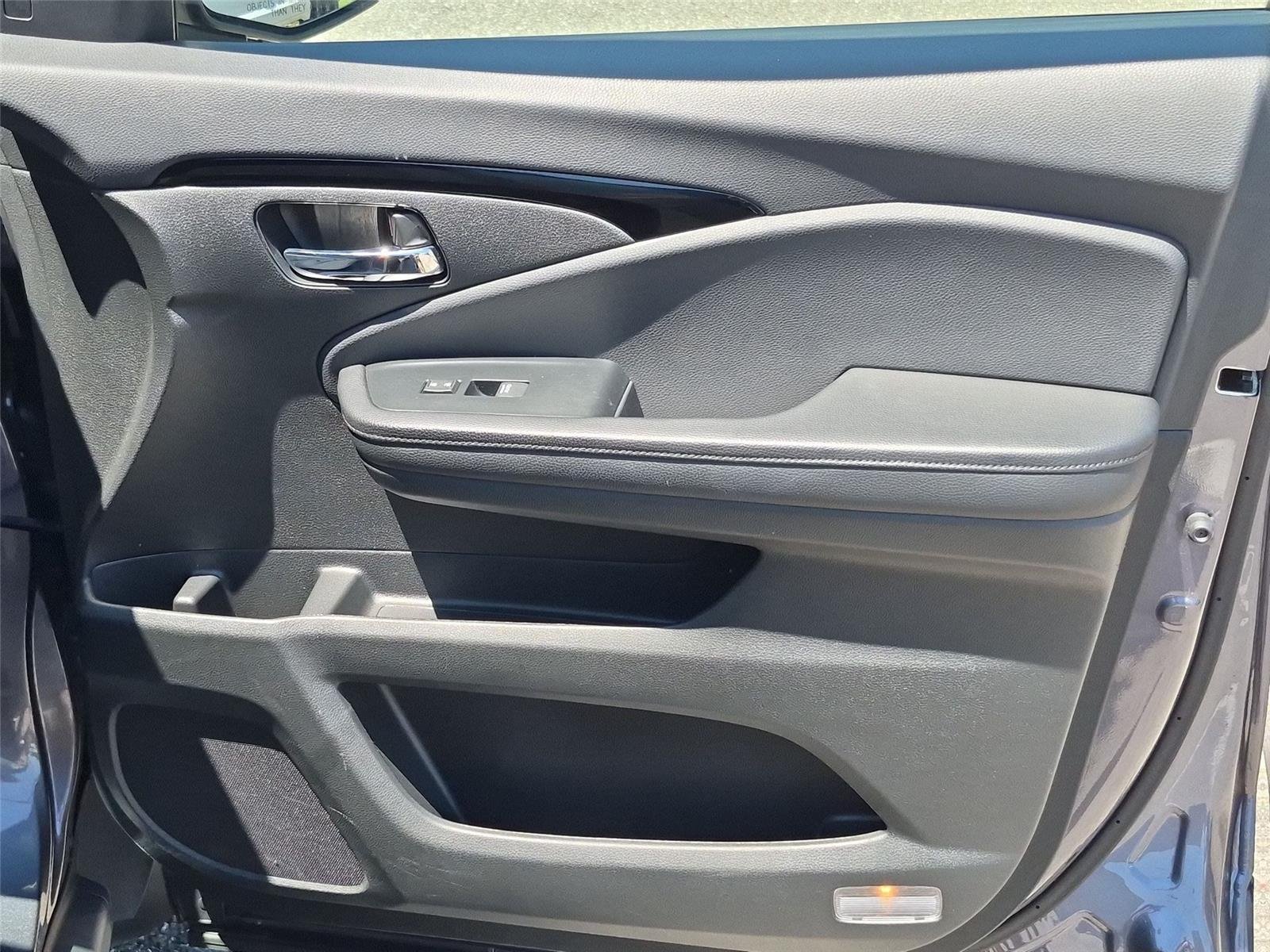 Used 2020 Modern Steel Metallic Honda Touring image 37