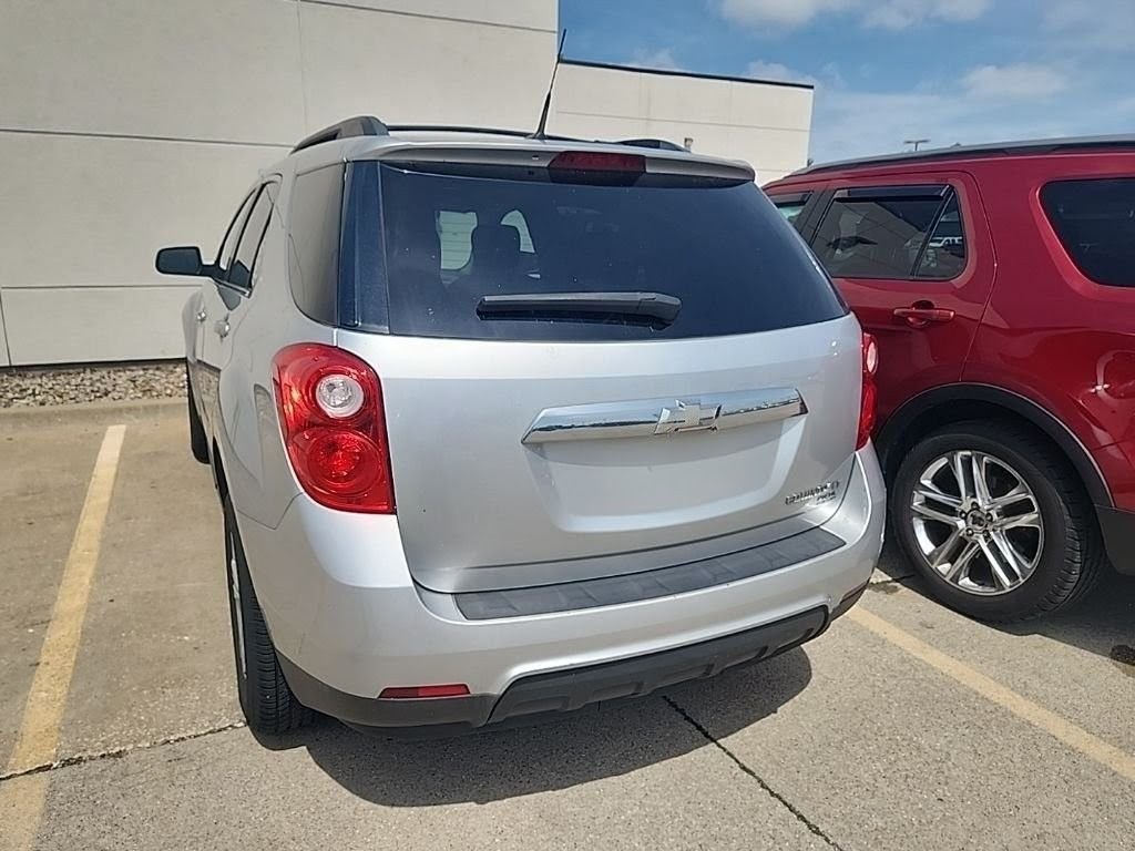 Used 2011 Silver Ice Metallic Chevrolet LT image 4