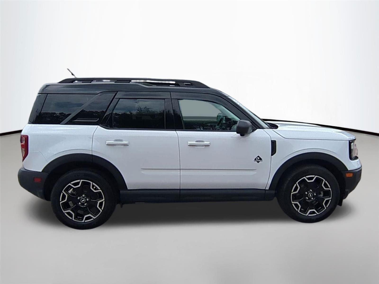 Used 2025 Oxford White Clearcoat Ford Outer Banks image 6