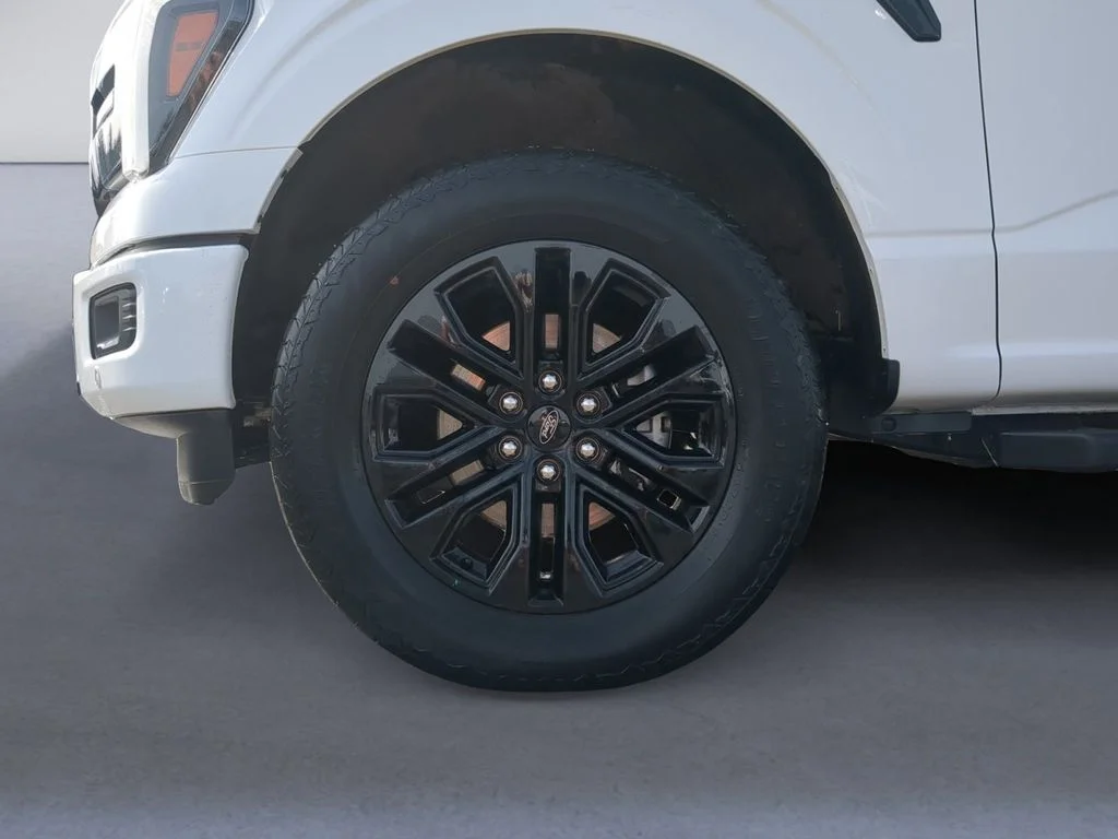 Used 2025  Ford Lariat image 11