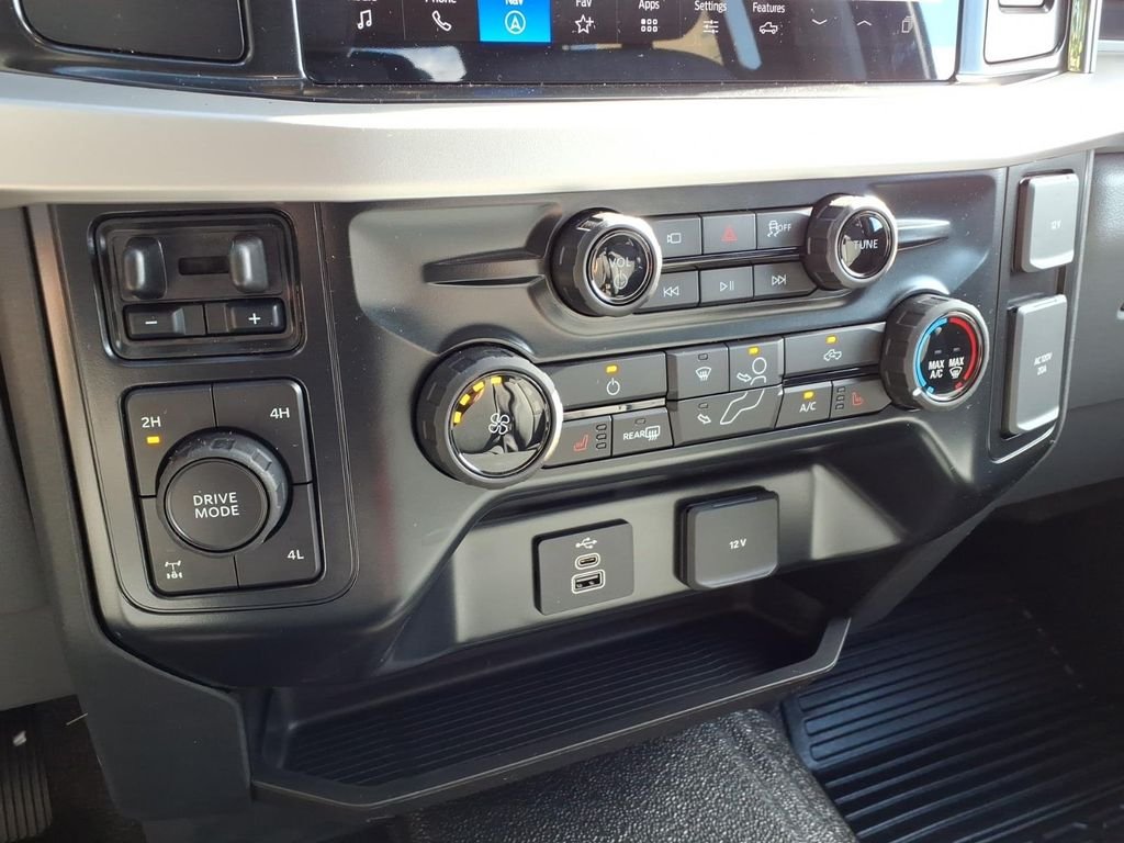 New 2027 Agate Black Metallic Ford F-250® XLT image 24