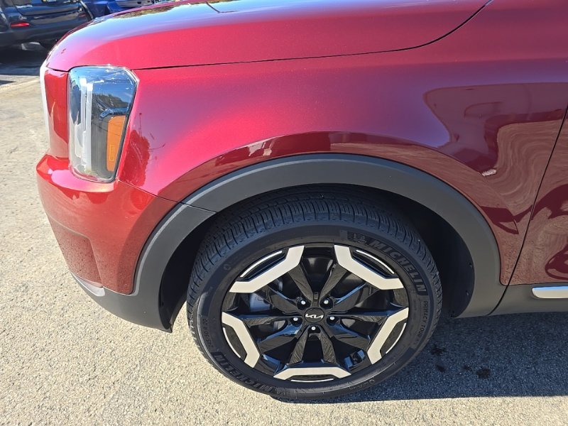 Used 2024 Red Kia S image 10