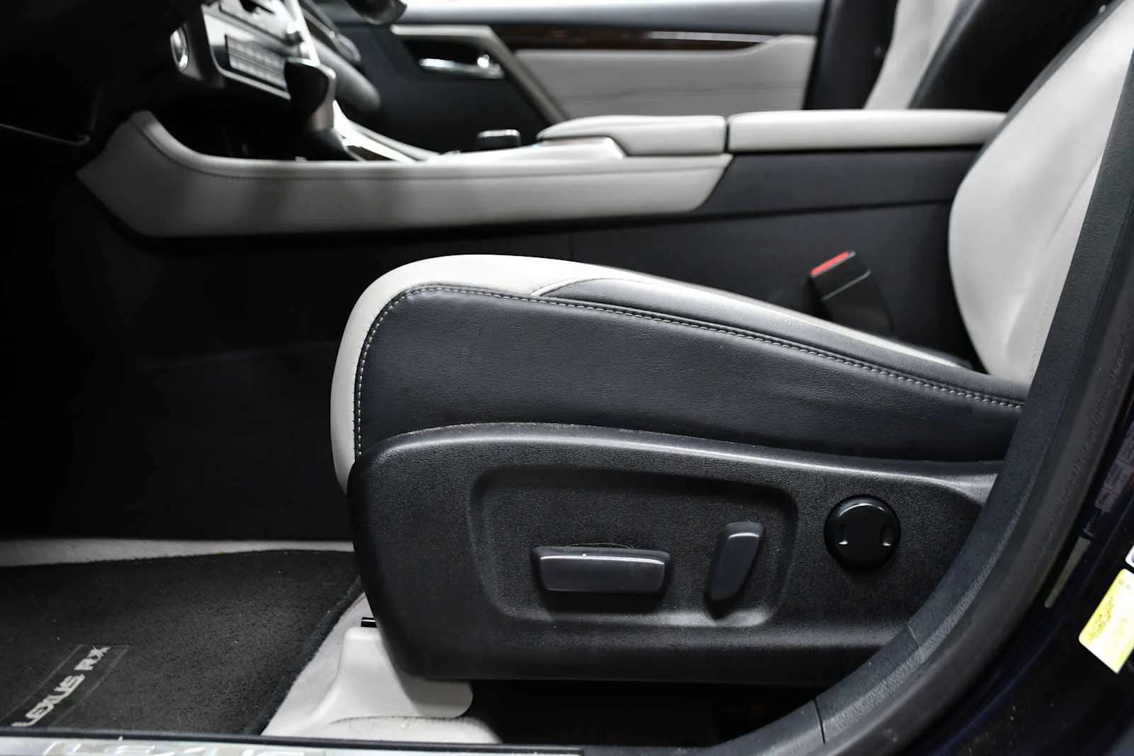 Used 2019 Nightfall Mica Lexus  image 15