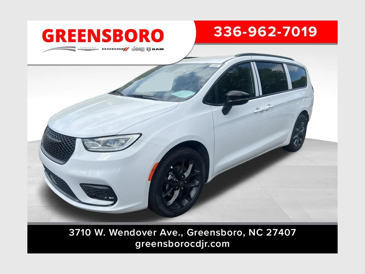 2026 Chrysler Pacifica Select's photo