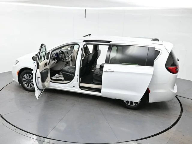 Used 2024 Bright White Clea Chrysler Hybrid Select image 41