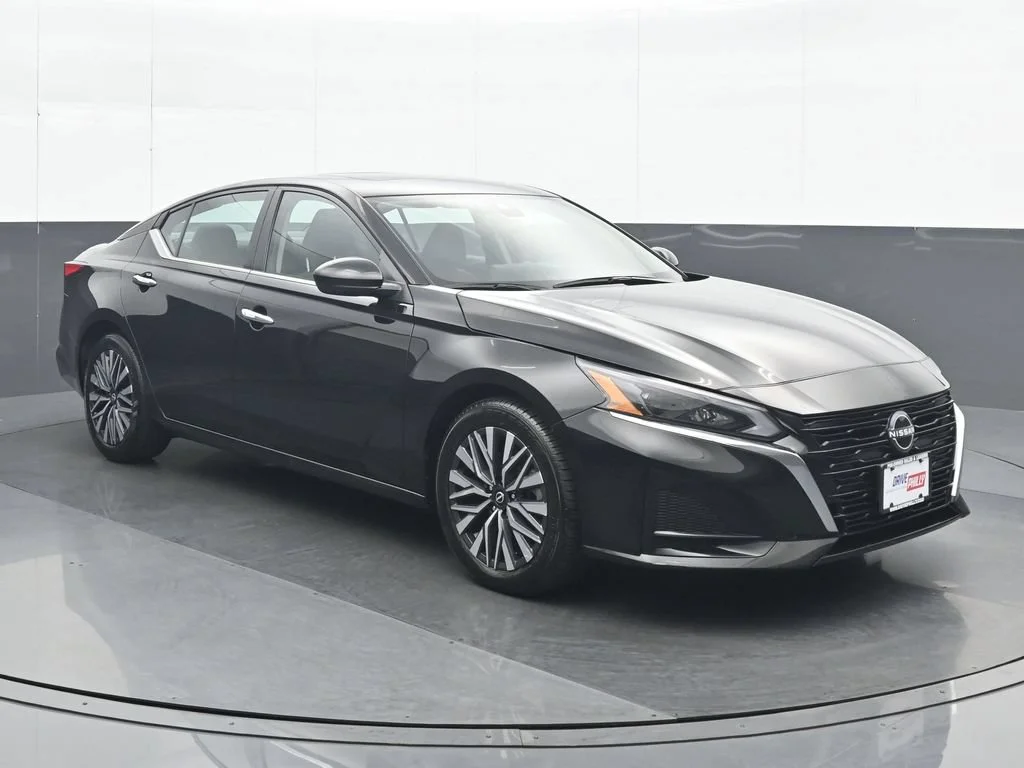 Used 2024 Black Nissan 2.5 SV image 9