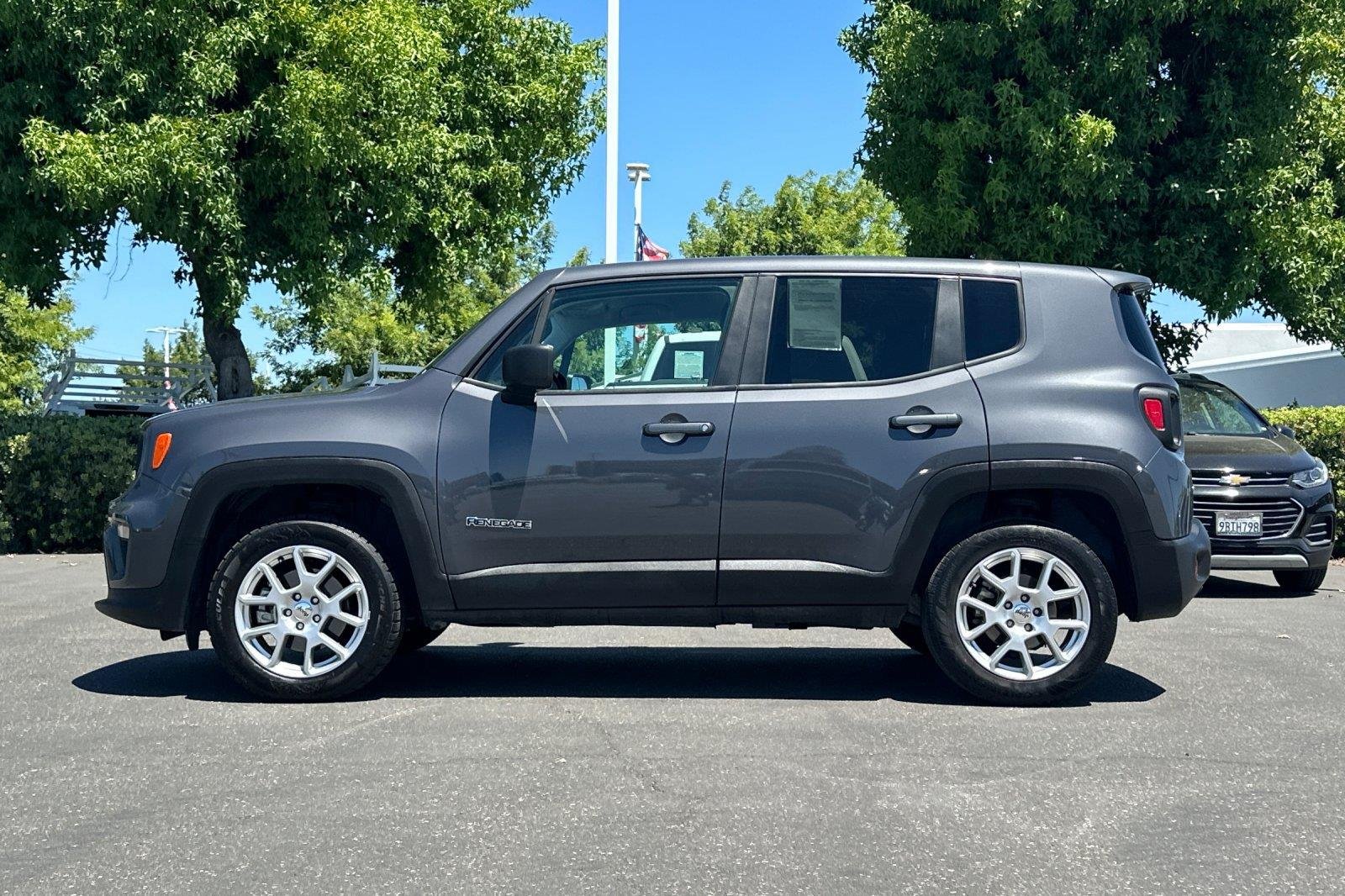 Used 2023 Graphite Gray Jeep Latitude image 7