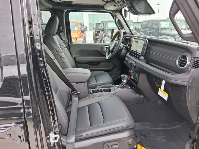 New 2026 Black Clear-Coat Exterior Paint Jeep Sahara image 25