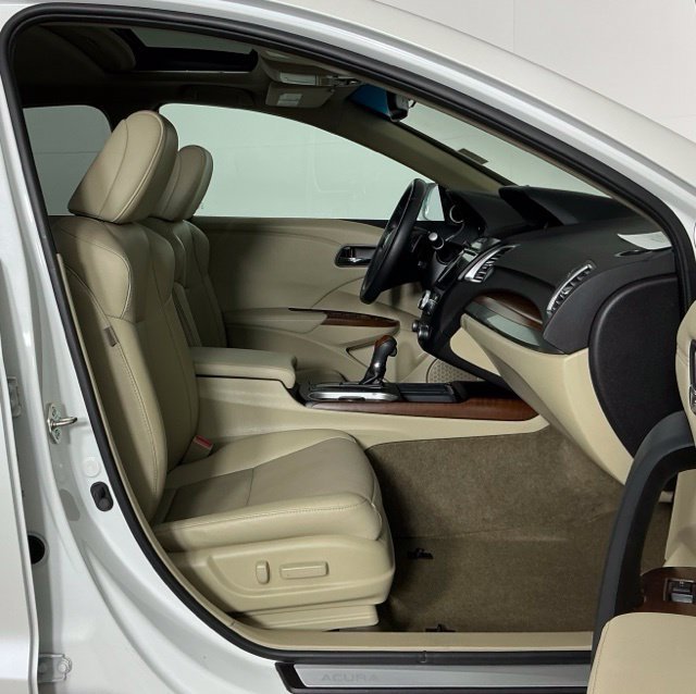 Used 2017 White Diamond Pearl Acura  image 29