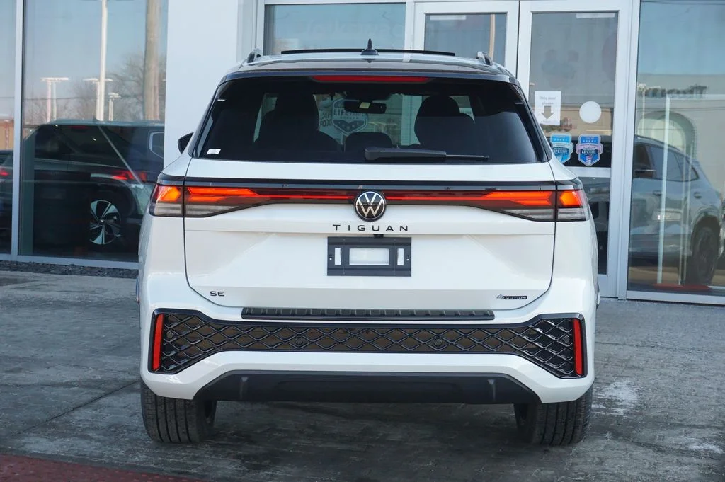 New 2026 White/off-white Volkswagen 2.0T SE R-Line Black image 6