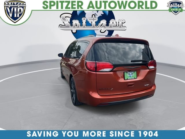 Used 2018 Brown Chrysler Touring Plus image 7