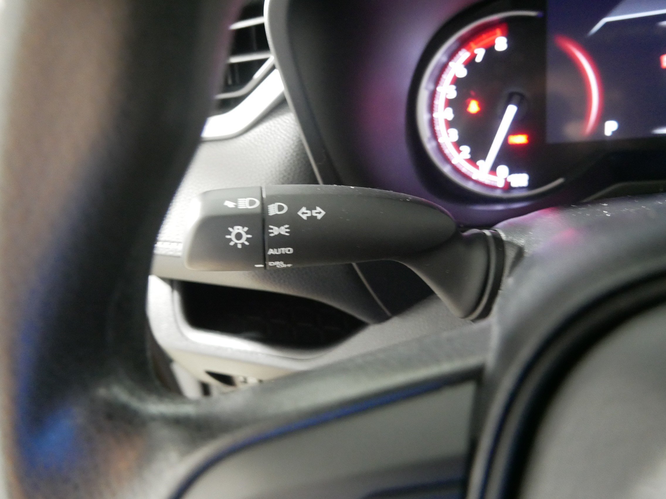 2024 Toyota RAV4 XLE - Photo 32