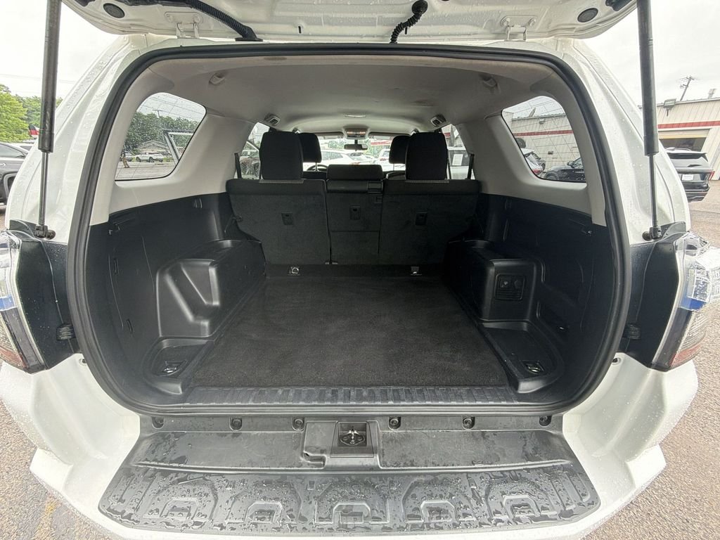 Used 2019 White Toyota SR5 image 23