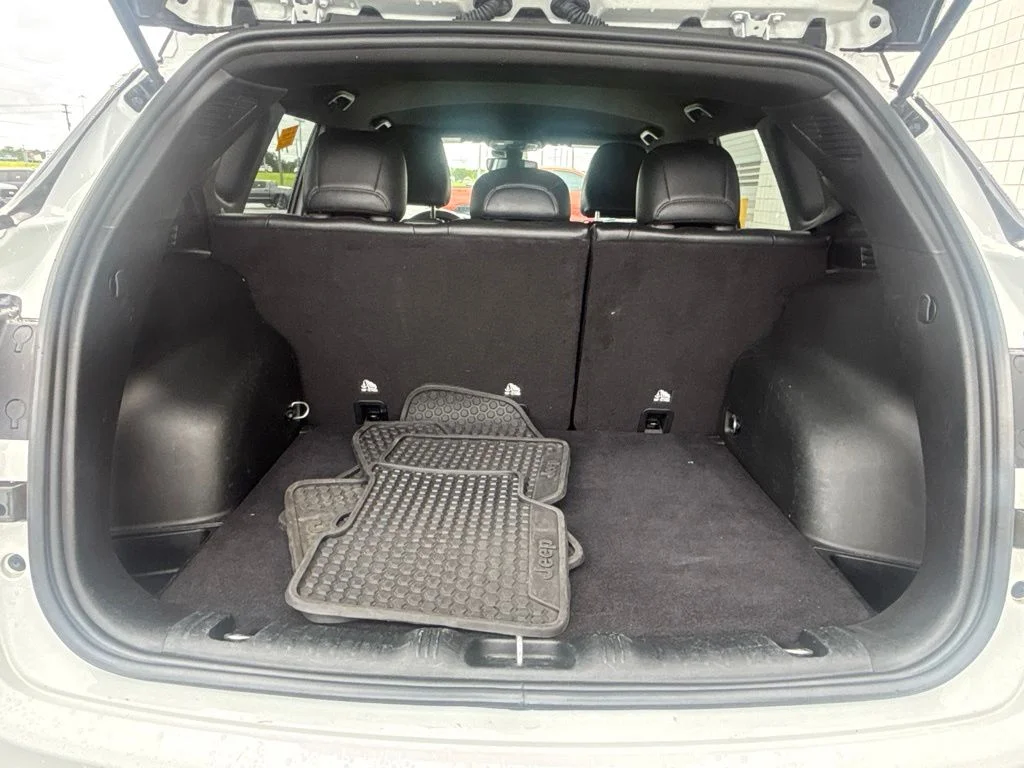 Used 2024 White Jeep Trailhawk image 31