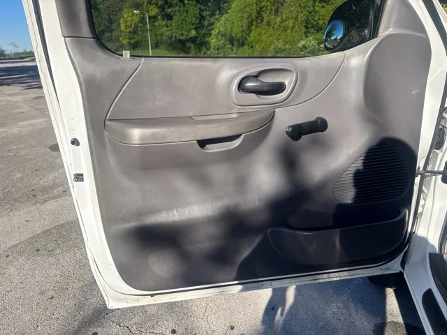 Used 2001 White Ford XL image 12