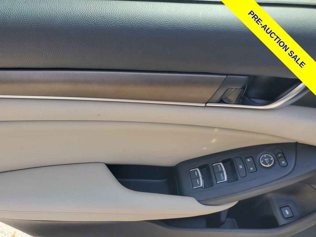Used 2021 White Honda LX image 18