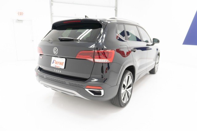 Used 2024 BLACK Volkswagen SE image 7
