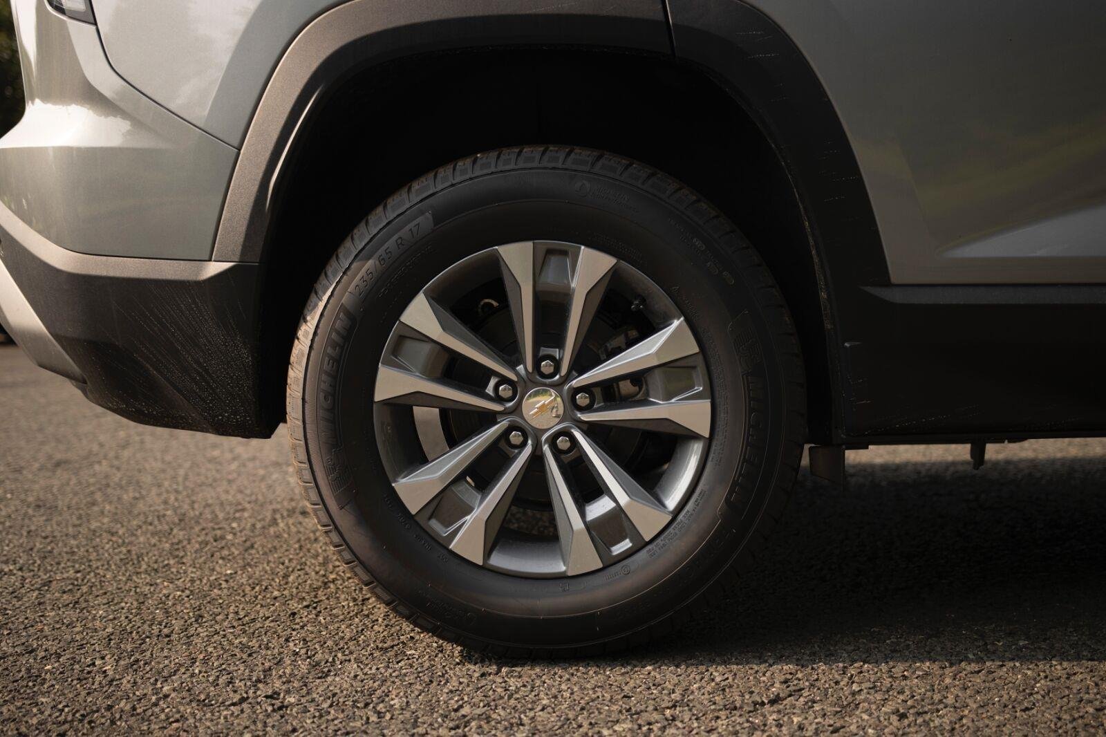 2027 Chevrolet Equinox LT - Photo 9