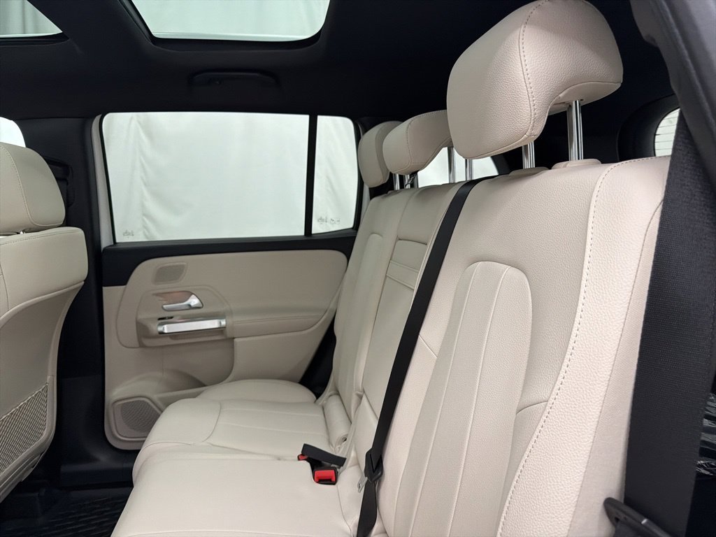 Used 2026 White Mercedes-Benz GLB 250 image 18
