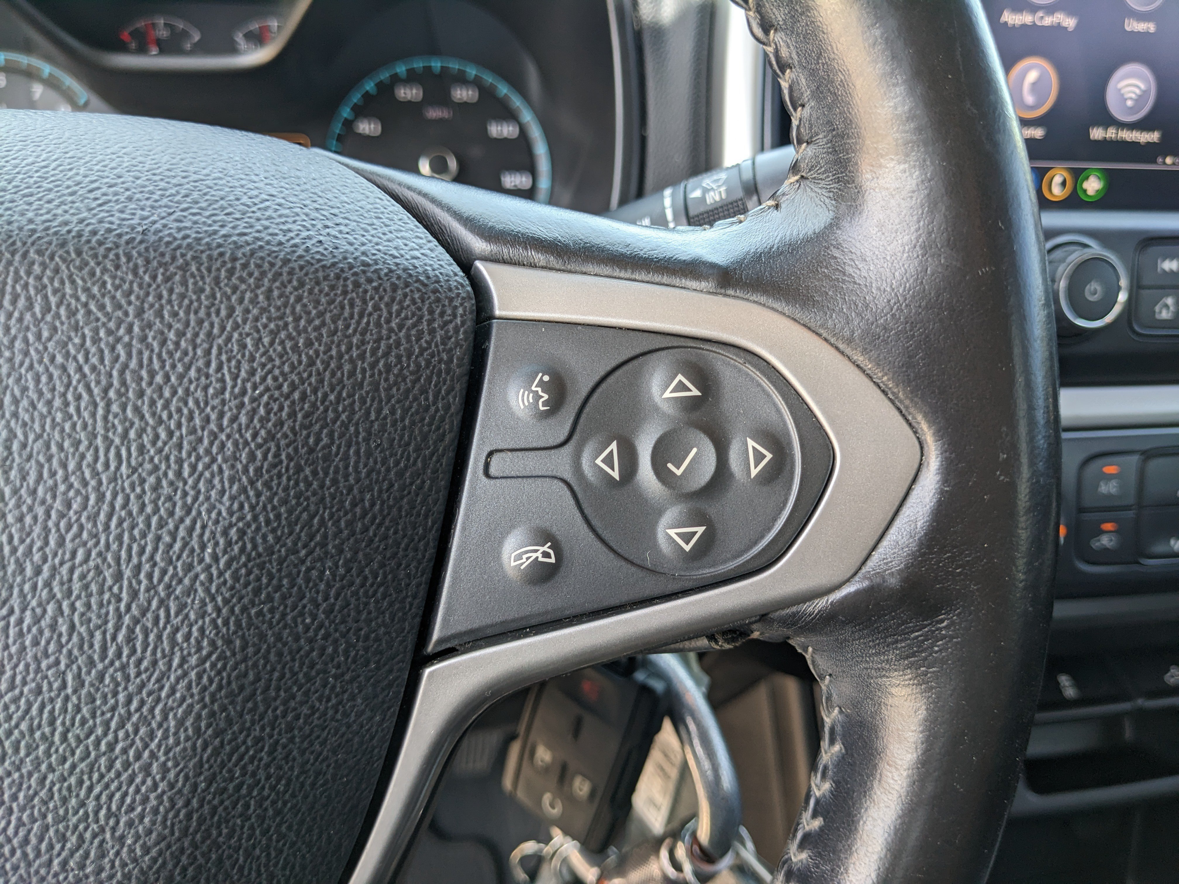 Used 2019 Shadow Gray Metallic Chevrolet 4WD LT image 30